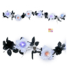foto 1 bloemen slinger van witte rozen en schedels met licht halloween