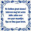 spreukentegel We hebben groot nieuws Iedereen mag het weten Jullie zullen over een paar maandjes Opa en Oma gaan heten