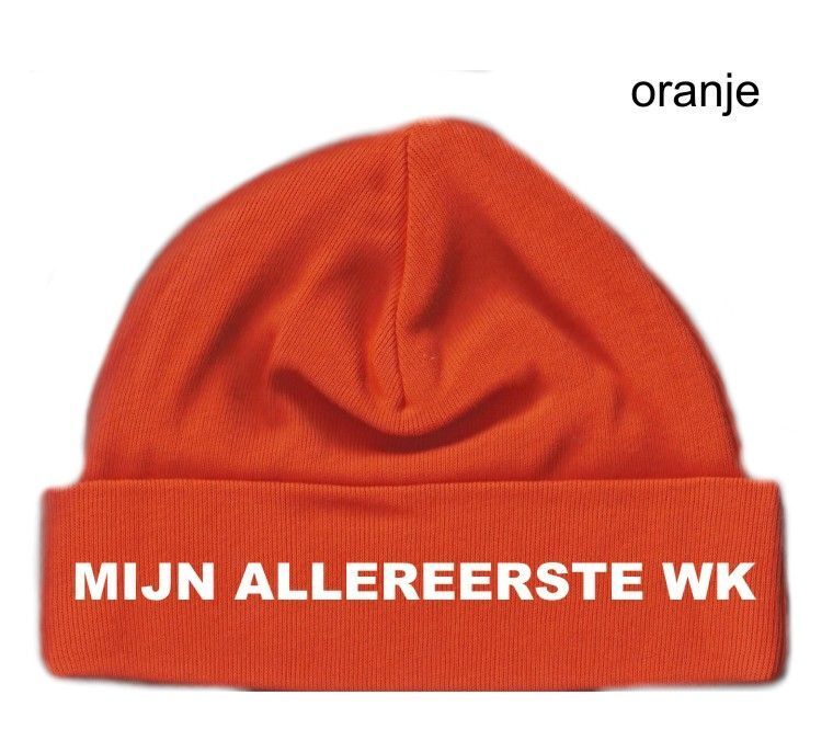 Mijn allereerste wk babymutsje oranje