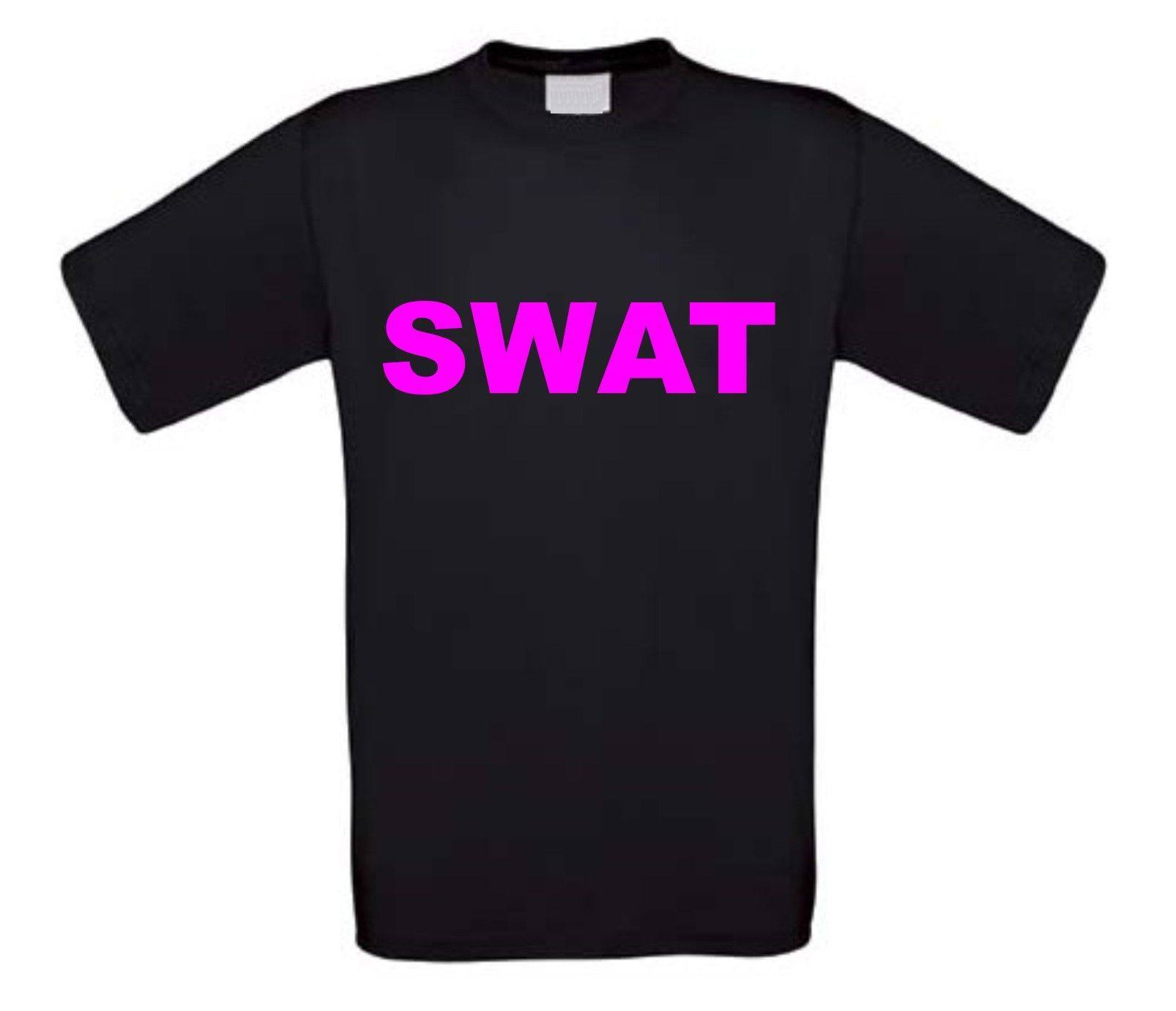 swat t-shirt met neon roze letters