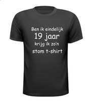 Ben ik eindelijk 19 jaar krijg ik zo'n stom t-shirt Ben ik eindelijk 19 jaar krijg ik zo'n stom t-shirt