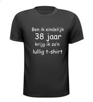 Ben ik eindelijk 38 jaar krijg ik zo'n lullig t-shirt