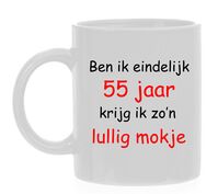 Ben ik eindelijk 55 jaar krijg ik zo'n lullig mokje Ben ik eindelijk 55 jaar krijg ik zo'n lullig mokje