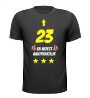 23 jaar en woest aantrekkelijk t-shirt 23 jaar en woest aantrekkelijk t-shirt