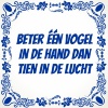 Beter een Vogel in de hand dan tien in de lucht tegel