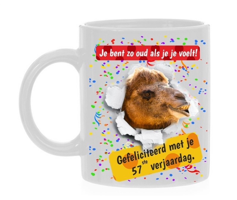 Koffiemok 57ste verjaardag kameel met goor gebit je bent zo oud als je je voelt