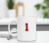 foto 4 koffiemok met getal 1 in het robijnrood