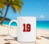 foto 3 Koffiemok wit met cijfer 19 als opdruk