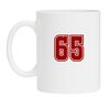 Mok met cijfer 65 erop gedrukt