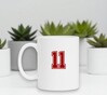 foto 2 Mokje wit met het getal 11 erop gedrukt in de mooie kleur robijnrood