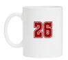 Witte mok met het getal 26 erop in het robijnrood. verjaardag