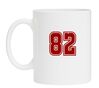 Mok wit cijfer 82 in de kleur robijnrood
