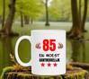 foto 3 Mok met een leuk verjaardag tekst 85 en woest aantrekkelijk leeftijd 85 jaar