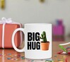 foto 2 mok met tekst big hug en afbeelding cactus