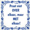 foto 1 Tegeltje Praat niet over elkaar, maar met elkaar!