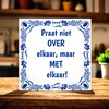 foto 2 Tegeltje Praat niet over elkaar, maar met elkaar!