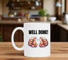 foto 3 Witte mok met tekst well done en twee duimen ideaal als origineel cadeautje