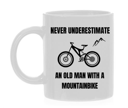 Mok onderschat nooit een oude man op een mountainbike