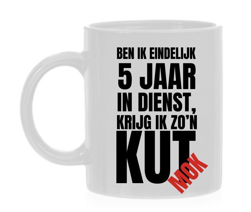 Ben ik eindelijk 5 jaar in dienst krijg ik zo'n kut mok!