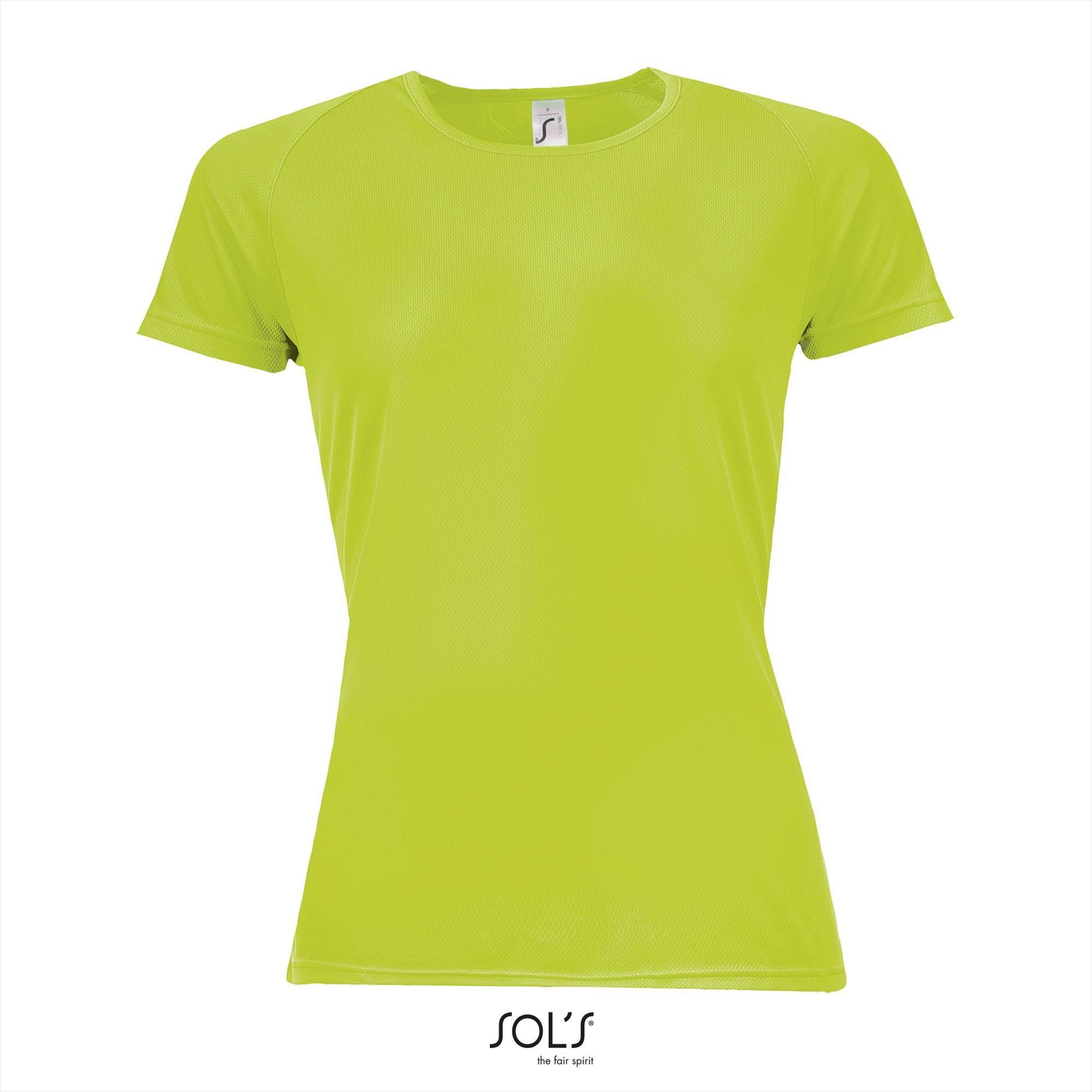 Dames sportshirt Neon groen met ademend effect en langer rugpand Dri-FIT.