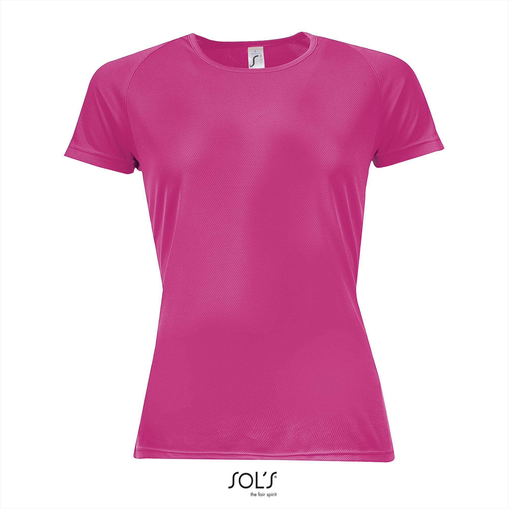 Dames sportshirt Neon roze pink met ademend effect en langer rugpand Dri-FIT.