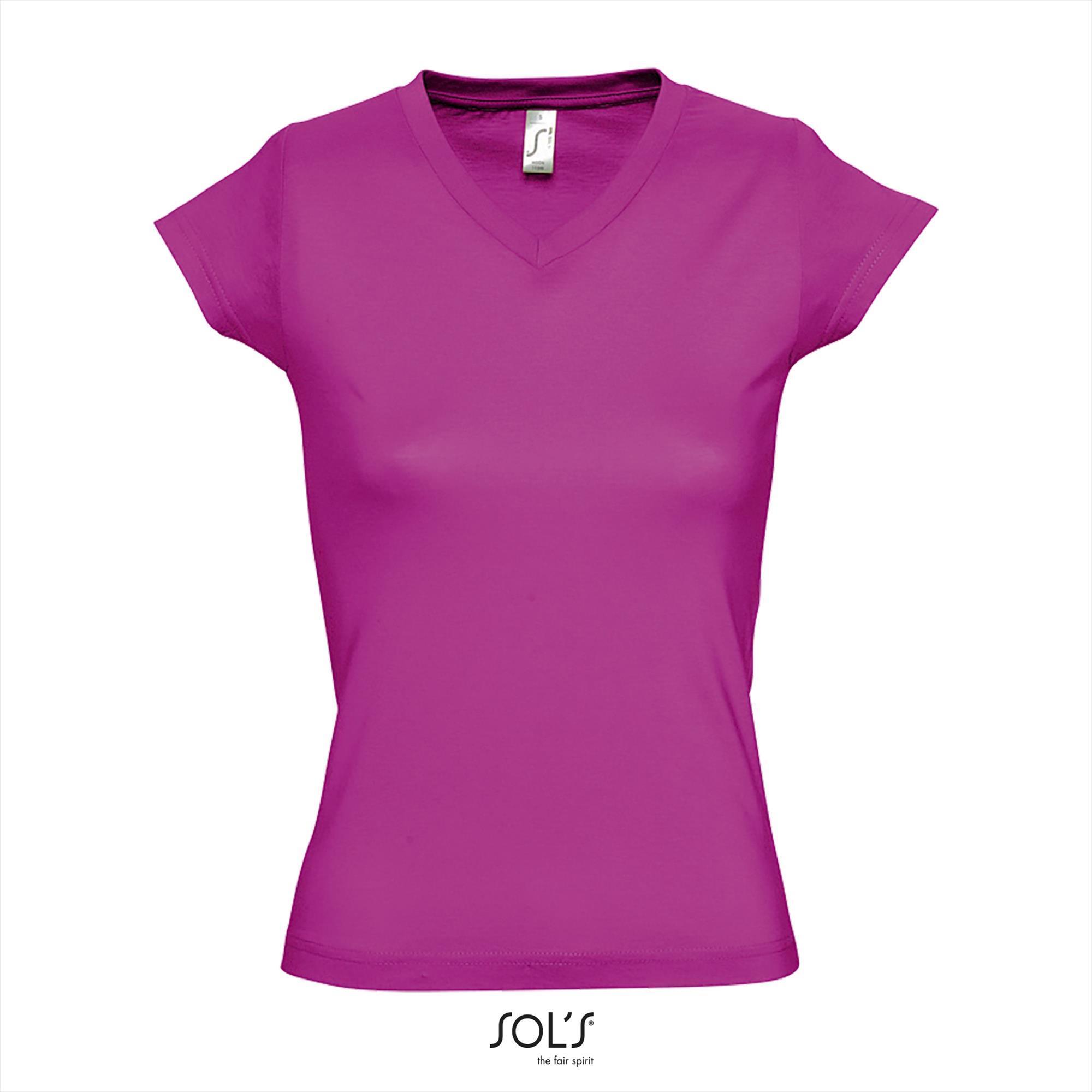 Modieus vrouwelijk dames fuchsia roze T-shirt met een diepe V-neck Diepe V-hals T-shirt 