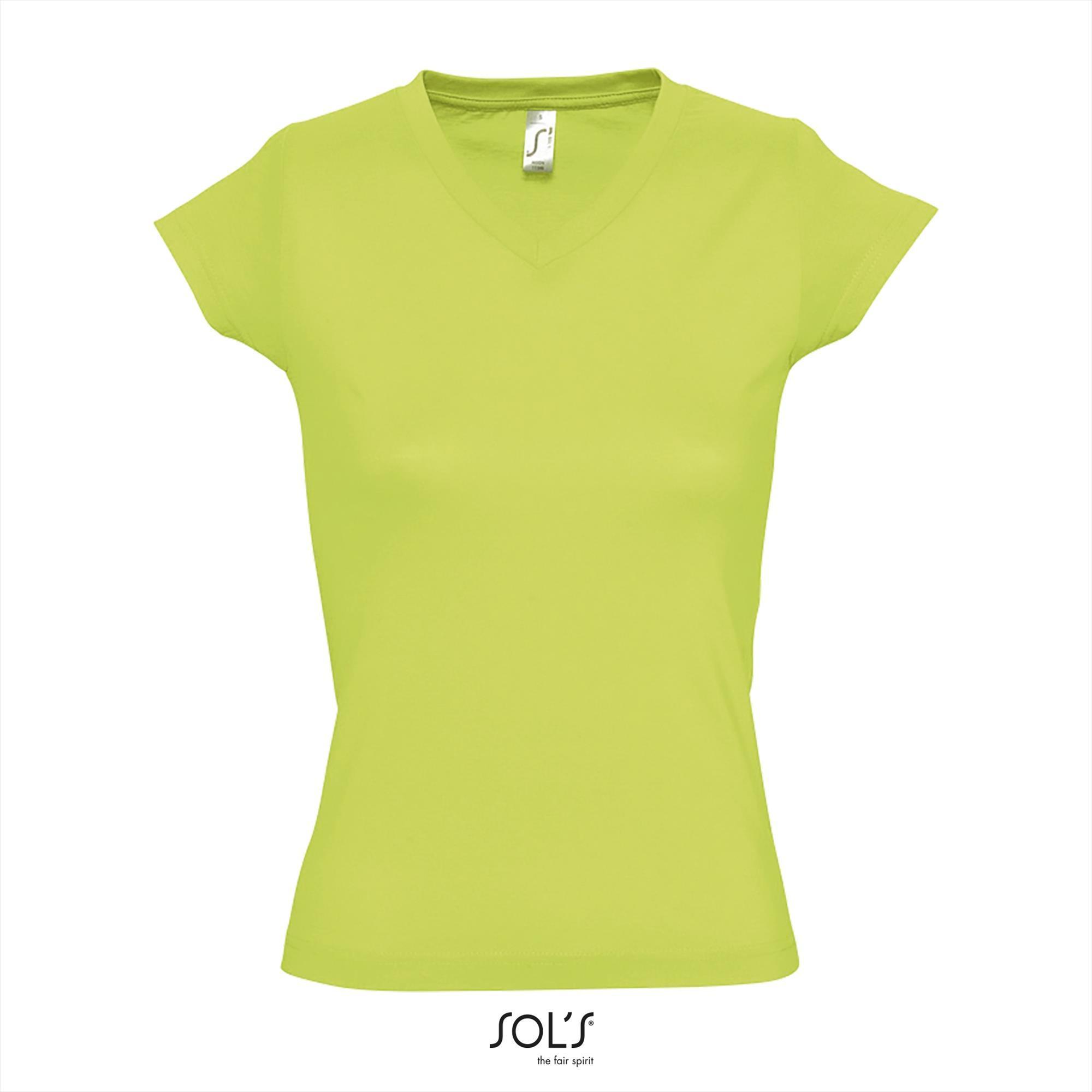 Modieus vrouwelijk dames T-shirt appeltjes groen met een diepe V-neck Diepe V-hals T-shirt
