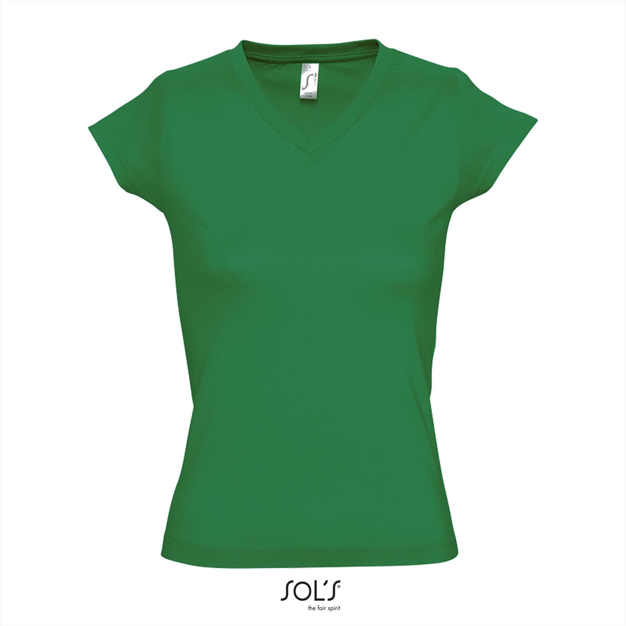 Modieus vrouwelijk dames T-shirt met een diepe V-neck Diepe V-hals T-shirt kelly green groen