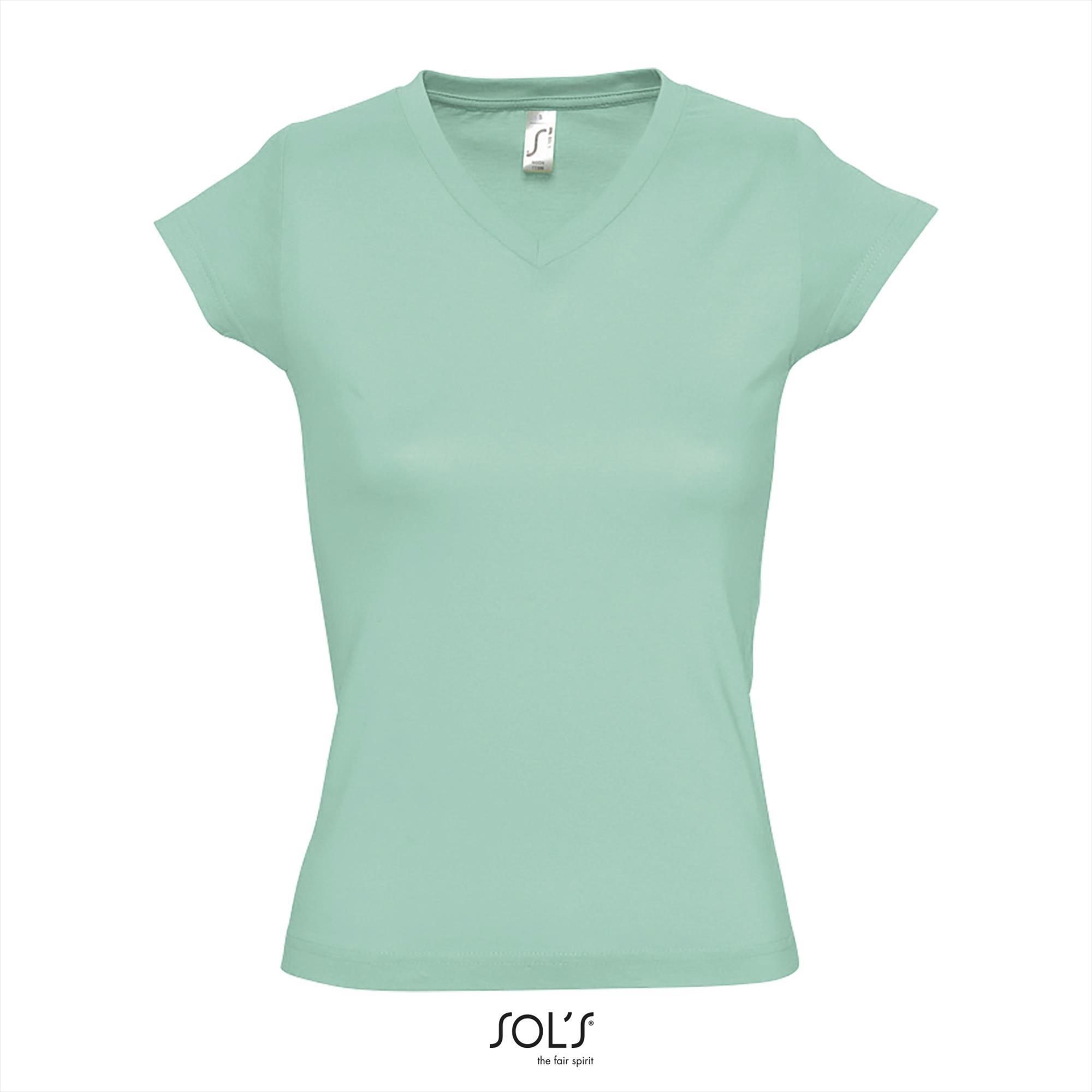 Modieus vrouwelijk dames T-shirt met een diepe V-neck Diepe V-hals T-shirt mint groen