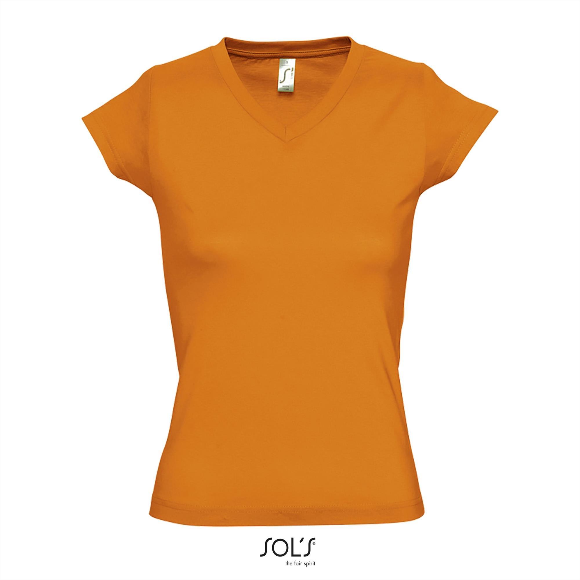 Modieus vrouwelijk dames T-shirt met een diepe V-neck Diepe V-hals T-shirt oranje shirtje EK WK voetballen Nederlandse oranje kleur