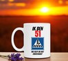 foto 4 Ik ben 51 wie helpt me met oversteken mok full colour leeftijd verjaardag