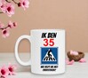 foto 4 leuke cadeau mok voor een 35ste verjaardag full colour met leuke tekst oversteken man