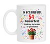 54 jaar ik zog niet achter de geraniums beker. leuke print en orginele tekst humoristich