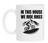 Witte mok voor voor mountainbikers in this house we ride bikes