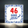 foto 4 Leuk tegeltje met tekst 46 jaar verjaardag leeftijd older than die internet