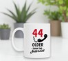 foto 2 Witte mok voor hem of haar die 44 jaar wordt. older than the internet