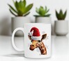foto 4 Kerst mok met de opdruk van een giraffe met een kerstmuts op