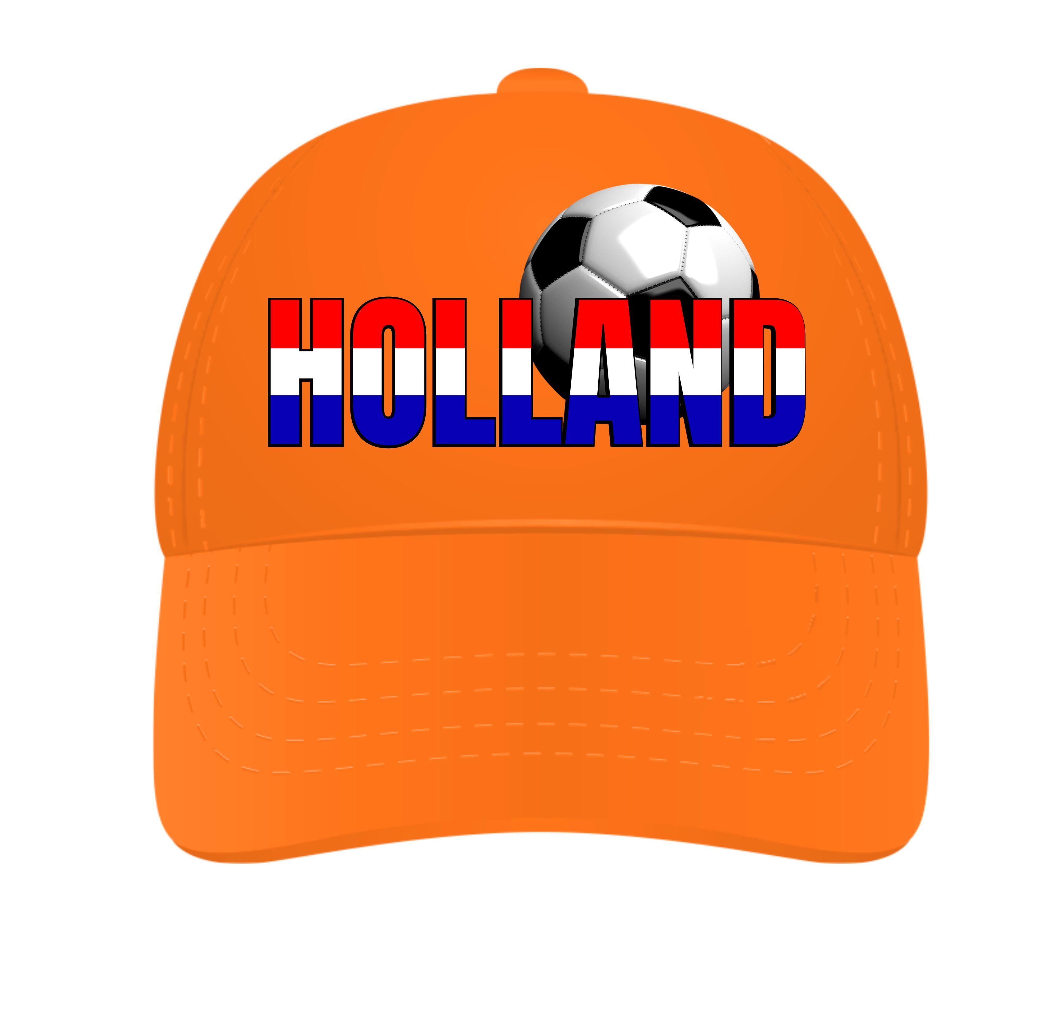 Oranje pet met opdruk Holland in de Nederlandse vlag en een voetbal op de achtergrond