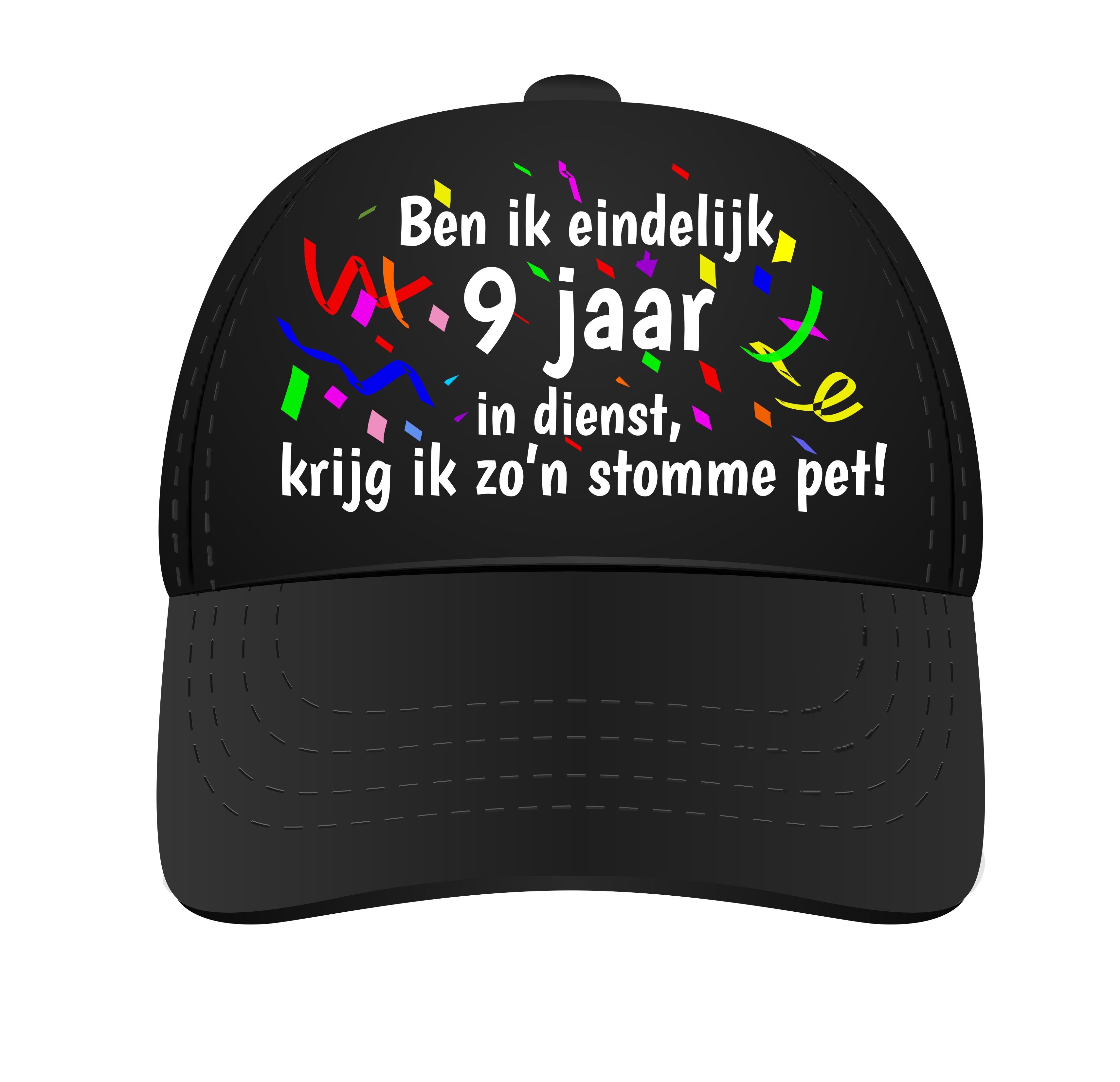 Pet ben ik eindelijk 9 jaar in dienst krijg ik zo'n stomme pet!