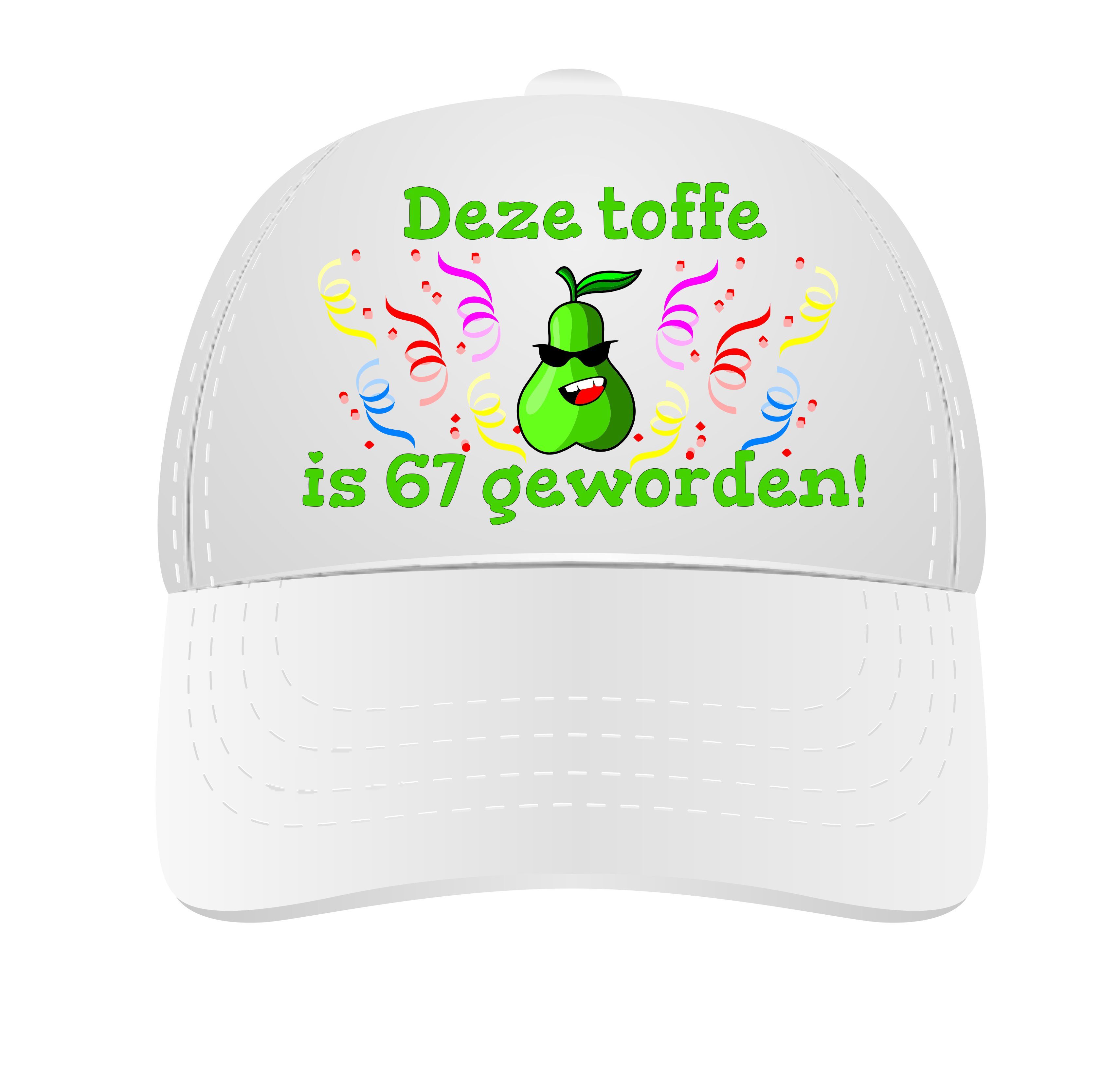 Cap voor een verjaardag met print toffe peer en tekst 67 jaar