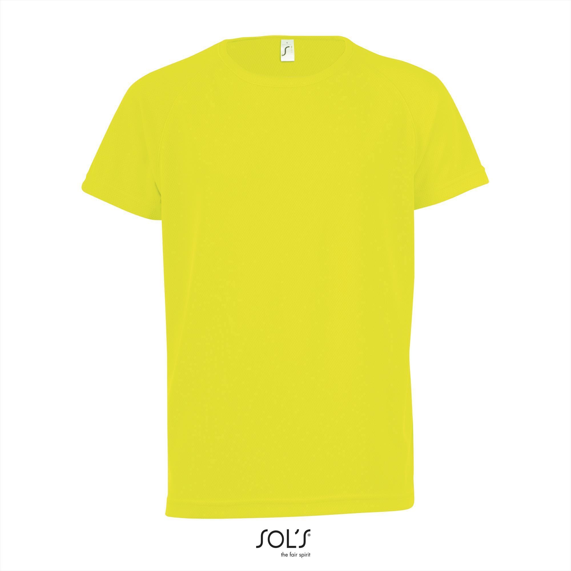 Kinder sportshirt neon geel met een langer rugpand. Dry fit