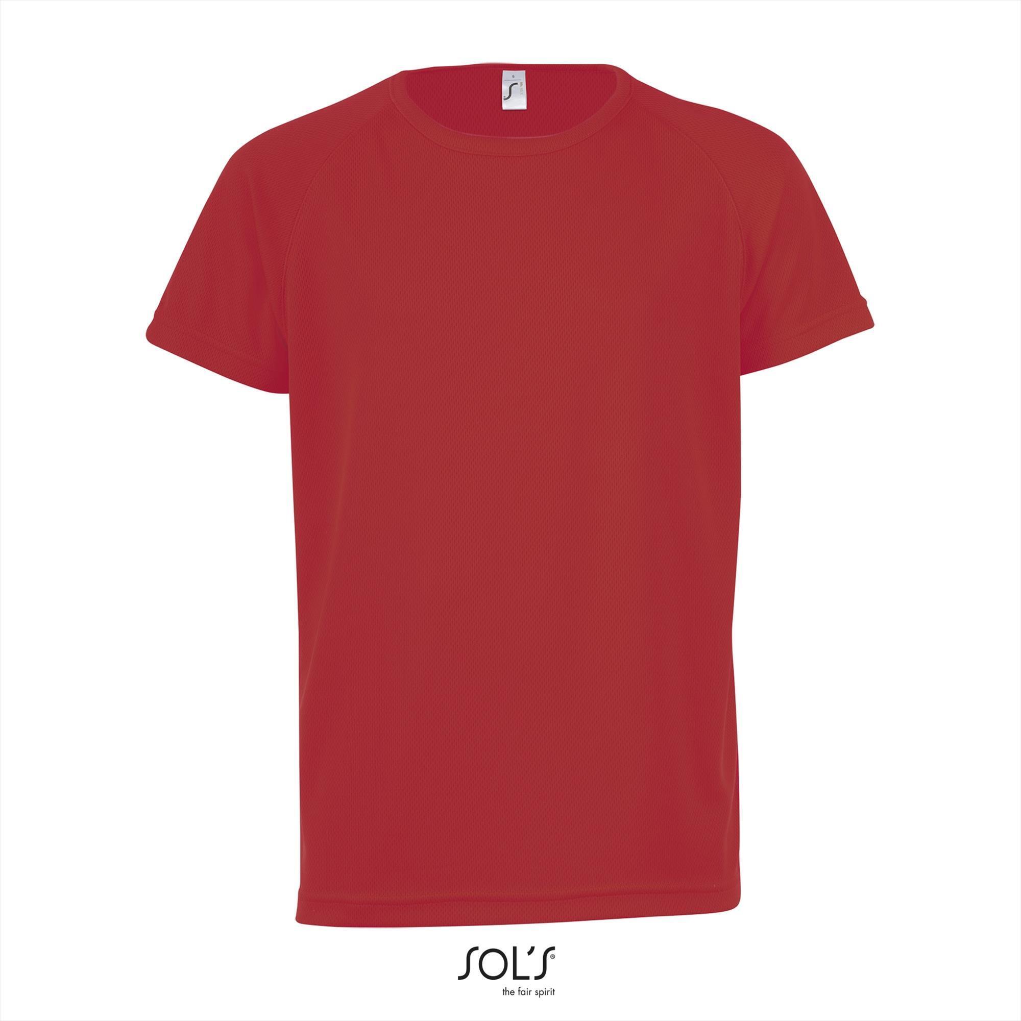 Kinder sportshirt rood met een langer rugpand. Dry fit