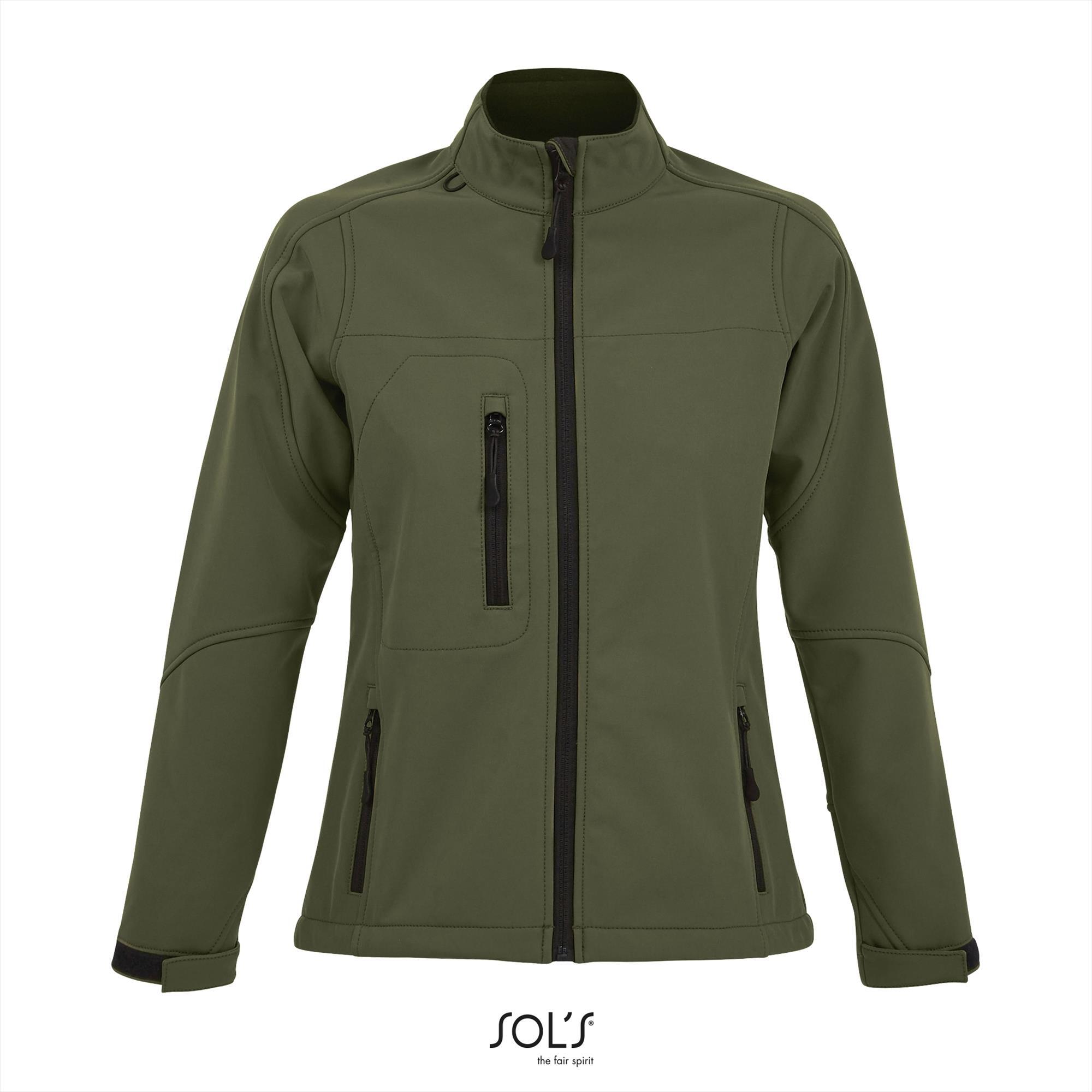 Sportieve dames softshell jacket leger groen met een borstzakje.