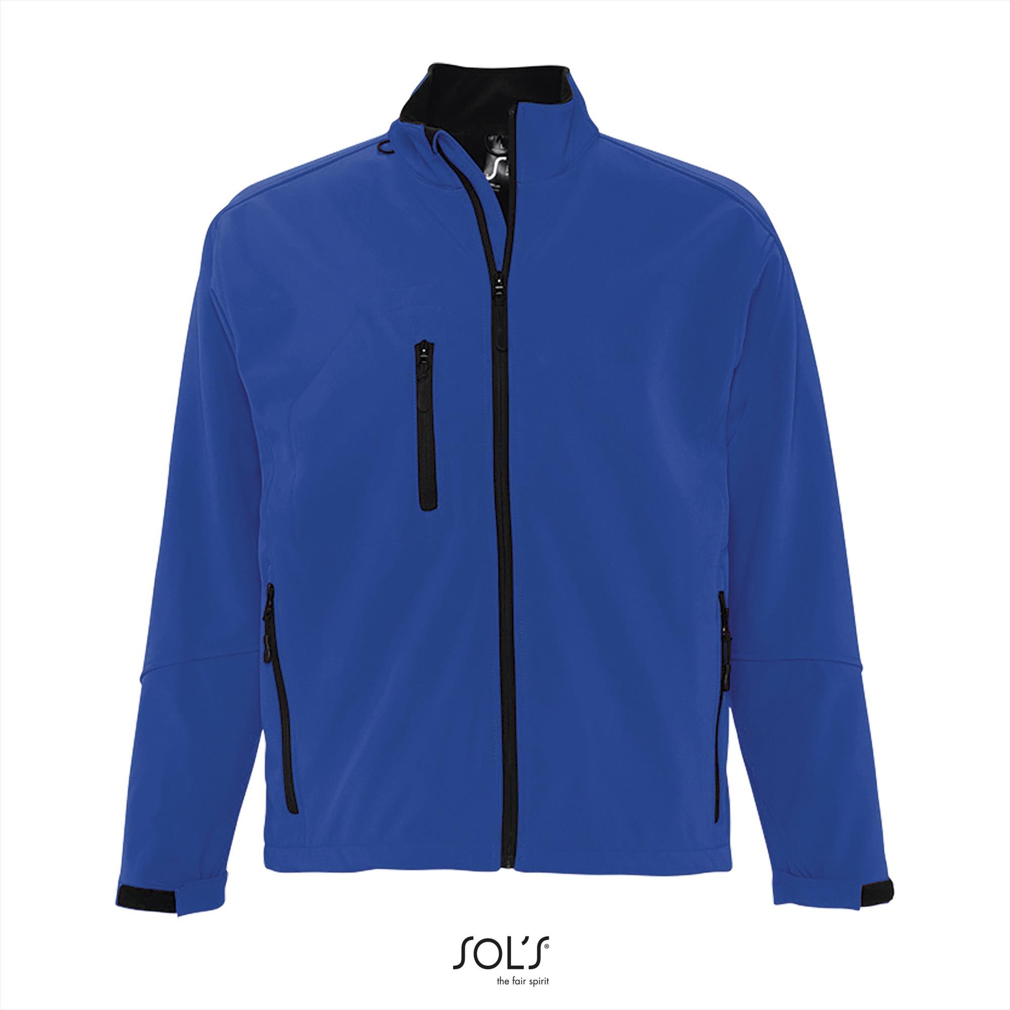 Sportieve heren softshell jacket royal blauw met een borstzakje.