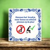 foto 3 Tegeltje Mannen het  broekje naar benee en zittend plassen op de plee! 