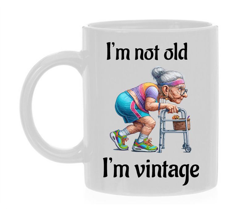 Mok i'm not old i'm vintage vrouw. Een leuk kado voor een vrouw op midelbare leeftijd
