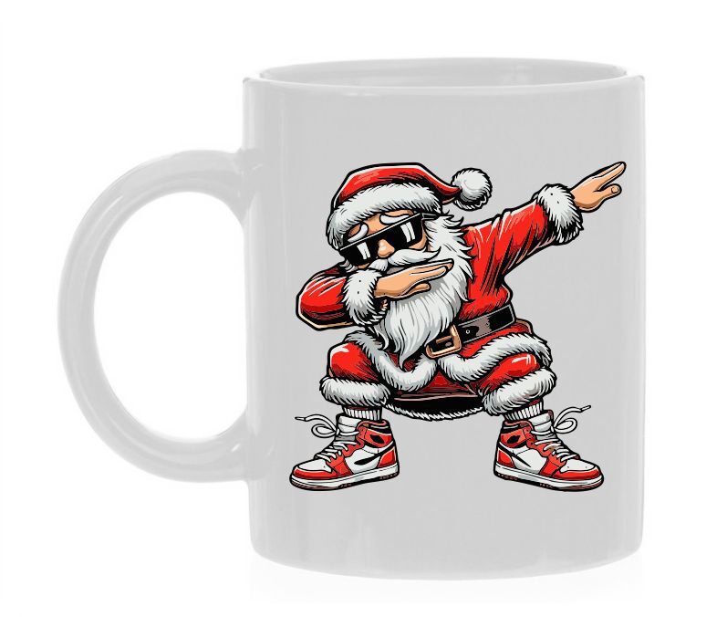 kerstman in in dab beweging op een koffiemok