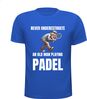 foto 3 Shirtje  Never underestimate an Old Man playing padel met bejaarde