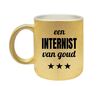 Gouden glitter mok met de tekst  een internist van goud het ultieme cadeau voor een geweldige arts