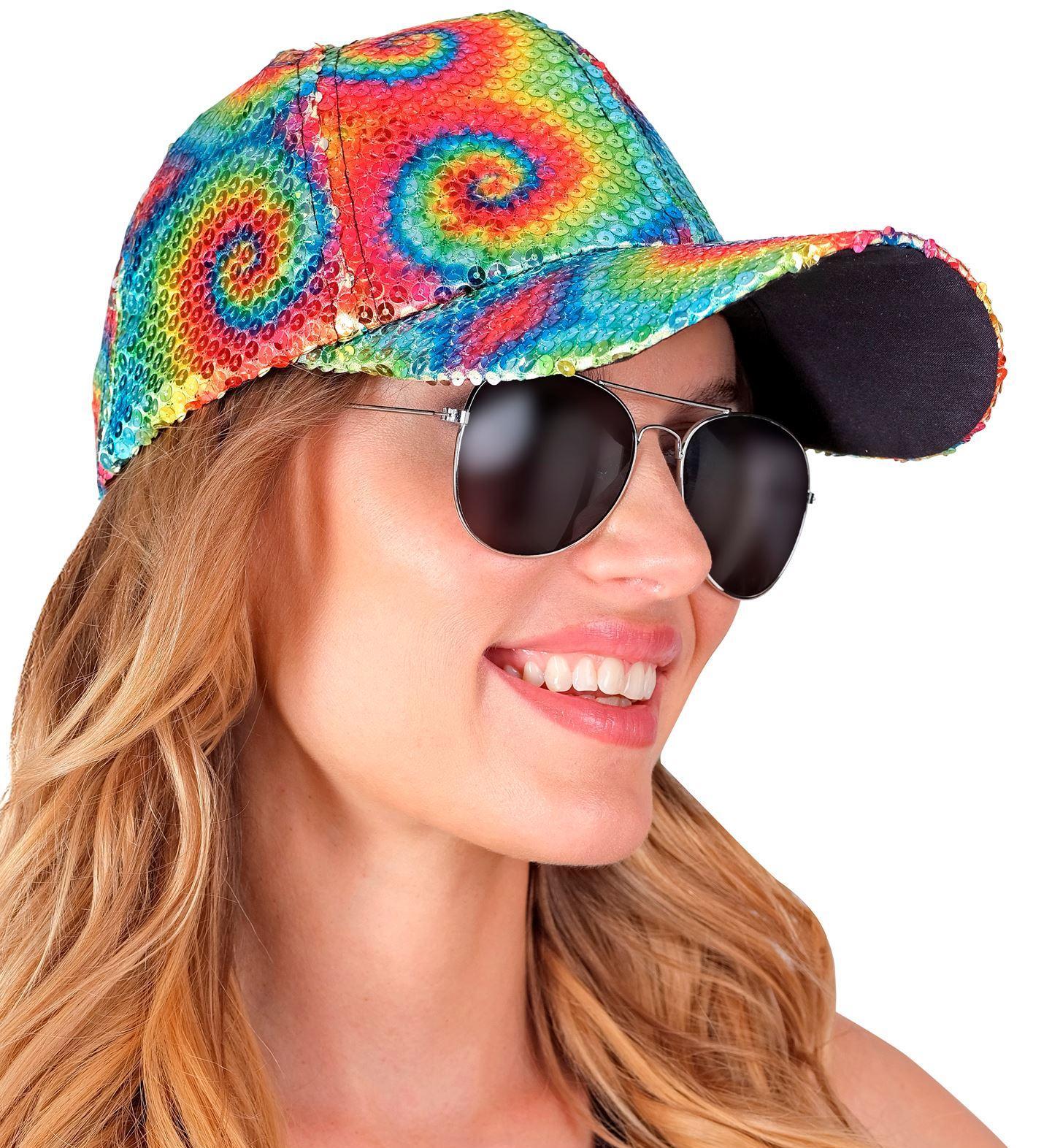 Laat je zien en straal tie-dye pailletten cap dé must-have voor themafeesten en foute party’s